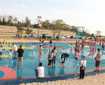 煙臺龍湖菩提海灣水上樂園游樂設(shè)備案例