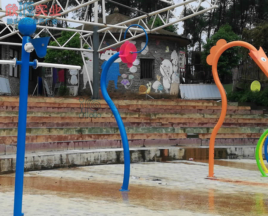 水叮當倒水戲水游樂設備