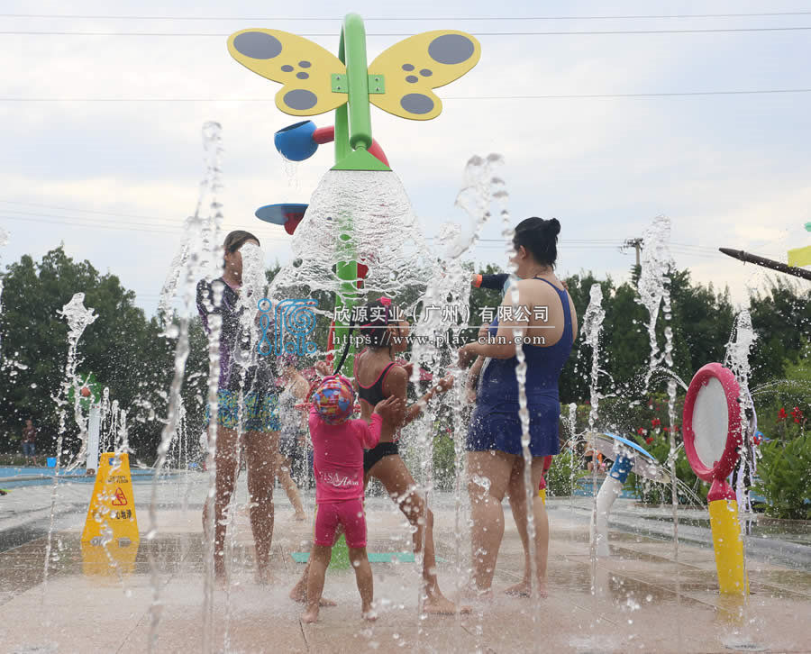 欣源實業(yè):水上游樂設(shè)備定制有哪些注意事項?-1204