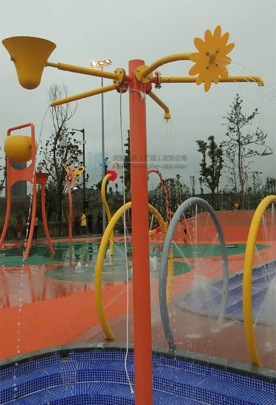 多功能倒水游樂設(shè)備