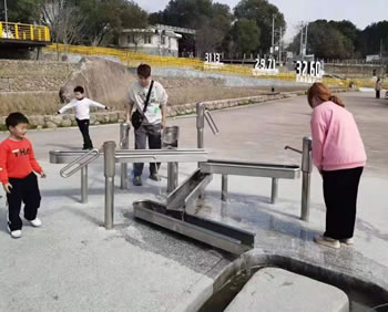 兒童手搖泵取水器游樂(lè)設(shè)備