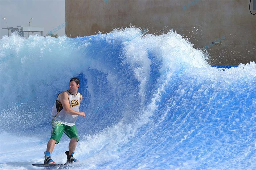 卷曲海浪沖浪模擬器