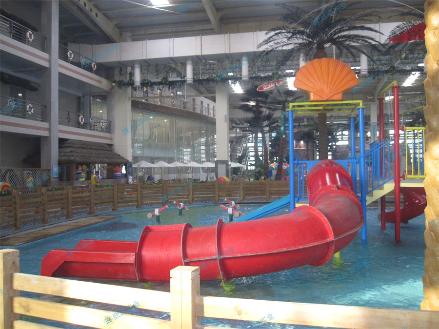 室內(nèi)水上樂(lè)園中型水寨制作案例