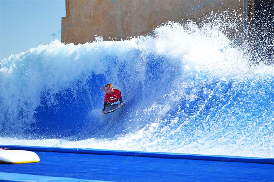 卷曲海浪沖浪模擬器