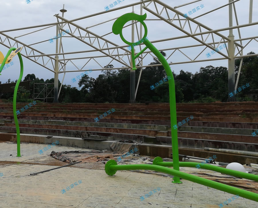 青年號戲水游樂設備