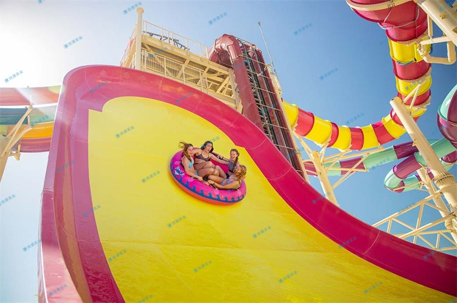水上游樂設(shè)備兼顧美觀和實用性-7362