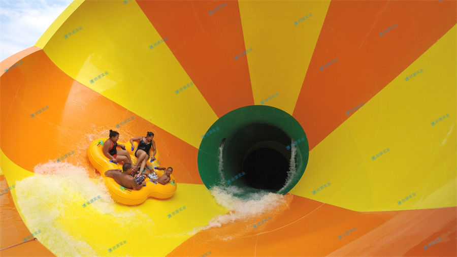 大型水上游樂(lè)設(shè)備充氣玩具優(yōu)勢(shì)特點(diǎn)