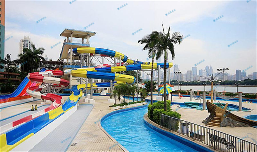 人工造浪設(shè)備對(duì)于一個(gè)水上樂(lè)園而言是非常重要的