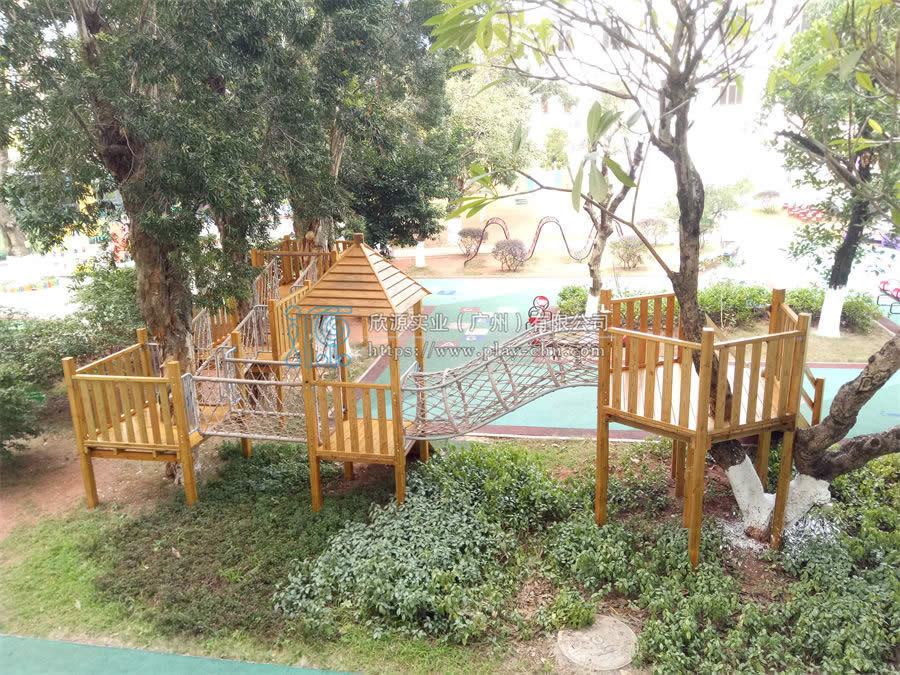 戶外木質(zhì)攀爬拓展設(shè)備